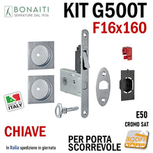 Carica l'immagine nel visualizzatore di Gallery, KIT SERRATURA PER PORTA SCORREVOLE BONAITI G500T F16X160 CHIAVE A SPILLO PIEGHEVOLE MODELLO CON TIRANTE COMPLETO DI CONTROPIASTRA E MANIGLIE QUADRATE KIT EASY CON SERRATURA G500T CHIAVE - QUADRATO frontale 160x16 chiave cromo satinato 4UH2005087 maniglia quadrata con foro