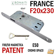 Carica l'immagine nel visualizzatore di Gallery, door lock magnetic SERRATURA PORTA MAGNETICA BONAITI FRANCE FRONTALE 20X230MM E50 I70 Q7x7 CR.O 47F801509E cromato opaco satinato argento grigio quadro maniglia 7mm entrata 50mm 5cm interasse 70mm 7cm chiave normale