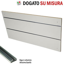 Carica l'immagine nel visualizzatore di Gallery, pannello dogato fresato con bacchette per inserire ganci portablister su misura doga alluminio personalizzato arredo negozio