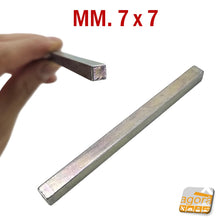 Carica l'immagine nel visualizzatore di Gallery, QUADRO Q7 PER MANIGLIA POMOLO PORTA MM 7X7 L100 PER SERRATURA ACCIAIO ZN quadrotto 7x7 per serratura porta quadrotti maniglie perno x maniglia