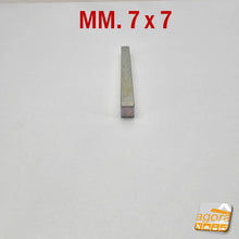 Carica l'immagine nel visualizzatore di Gallery, QUADRO Q7 PER MANIGLIA POMOLO PORTA MM 7X7 L100 PER SERRATURA ACCIAIO ZN quadrotto 7x7 per serratura porta quadrotti maniglie perno x maniglia