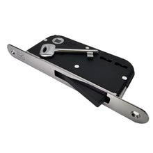 Carica l'immagine nel visualizzatore di Gallery, 48900150CE SERRATURA PORTA INTERNA MAGNETICA B-ONE BONAITI S900 FRONTALE 18X190MM E50 INTERASSE 70MM E 90MM CHIAVE NORMALE CASA entrata 5 cm cromo lucido SCROCCO IN PLASTICA NERA