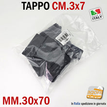 Carica l'immagine nel visualizzatore di Gallery, TAPPO RETTANGOLARE mm 30x70 NERO PUNTALE PLASTICA cm 7x3 SOTTOPIEDE ALETTATO TAPPI NERI in busta 10 pezzi