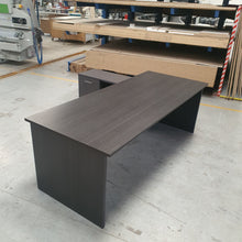 Carica l'immagine nel visualizzatore di Gallery, SCRIVANIA PER UFFICI PER CASA SCRIVANIE ARREDO UFFICIO SU MISURA PRODUZIONE DIRETTA arredamento falegnameria produzione interna senza intermediari