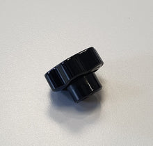 Carica l'immagine nel visualizzatore di Gallery, VOLANTINO FILETTATO FEMMINA M 8 mm 6 LOBI D41x28H PLASTICA NERA BUSSOLA OTTONE qualità