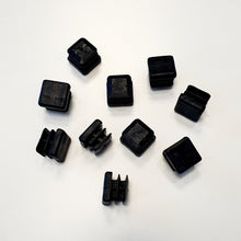 Carica l'immagine nel visualizzatore di Gallery, TAPPI TAPPO QUADRATO 20x20mm NERO IN PLASTICA altezza 5mm PUNTALE cm 2x2 10pz
