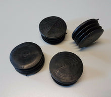 Carica l'immagine nel visualizzatore di Gallery, 4 PZ TAPPI TAPPO ROTONDO DIAMETRO 60 MM (6CM) PUNTALE NERO ARREDO GIARDINO X TAVOLI