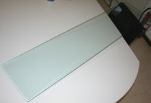 Carica l'immagine nel visualizzatore di Gallery, RIPIANO VETRO MENSOLA CRISTALLO CM.24X116 SP.8MM ANG.RAG E SMUSSATI TRASPARENTE