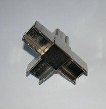 Carica l'immagine nel visualizzatore di Gallery, GIUNTO X TAVOLI E VETRINE 25X25 4-VIE VERT. NICHEL SATINATO NUOVO PER ESPOSITORI