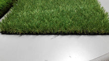 Carica l'immagine nel visualizzatore di Gallery, foto reale erba finta verde sintetico prato
