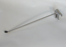 Carica l'immagine nel visualizzatore di Gallery, GANCIO CROMATO CROMO SATINATO ARREDAMENTO NEGOZI BROCHE 25 CM PORTABLISTER X TUBO BARRA OVALE