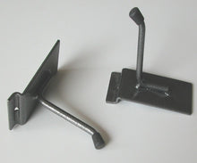 Carica l'immagine nel visualizzatore di Gallery, ganci per negozio attrezzatura x arredamenti porta blister gancio in filo d8 corto