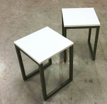 Carica l'immagine nel visualizzatore di Gallery, 2pz SGABELLO PIANETTO SERVETTO CON PIANO BIANCO cm 35x35x47 v3