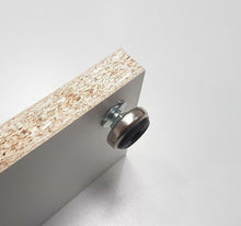 Carica l'immagine nel visualizzatore di Gallery, PIEDINO CON GRAFFA INSERITO NEL PANNELLO DI LEGNO DEL MOBILE FISSAGGIO CON FORO