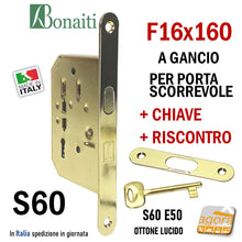 Carica l'immagine nel visualizzatore di Gallery, SERRATURA PORTA SCORREVOLE A GANCIO FRONTALE 16x160mm BONAITI 60-50 Ottone Lucido Finitura Ottonata PATENT KIT CON CHIAVE CON INCONTRO serrature scrocco a uncino gancio per scrigno f 16x1,6cm Patent S60 entrata 5cm completa di piastrina incontro Gialla