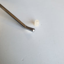 Load image into Gallery viewer, GANCI GANCIO PORTABLISTER 20 CM CROMATI PER PANNELLO DOGATO NEGOZIO ARREDO. DETTAGLIO PUNTA