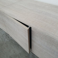 Carica l'immagine nel visualizzatore di Gallery, apertura anta push mobili su misura senza maniglie