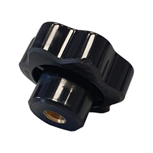 Carica l'immagine nel visualizzatore di Gallery, VOLANTINO FILETTATO FEMMINA M 8 mm 6 LOBI D41x28H PLASTICA NERA BUSSOLA OTTONE