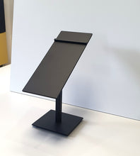 Carica l'immagine nel visualizzatore di Gallery, portascarpe da negozio per vetrina per abbigliamento boutique shop espositore nero foto reale