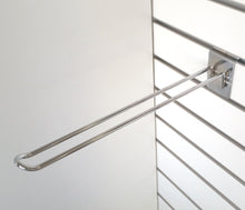 Load image into Gallery viewer, esempio di gancio per dogato doppio cromato portablister su pannello dogato