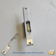 Carica l&#39;immagine nel visualizzatore di Gallery, montaggio riscontro elettrico su piastra incontro piano per porta esterna
