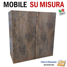 Load image into Gallery viewer, Mobiletto artigianale su misura per hotel e ristoranti, realizzato in legno di alta qualità. Design elegante e funzionale, ideale per hall, camere o sala ristorante. Arredamento su misura personalizzato, resistente e pratico, perfetto per strutture ricettive e locali di ristorazione.
