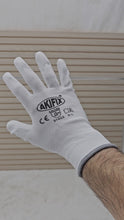 Carica e avvia il video nel visualizzatore di galleria, Guanti da lavoro economici professionali sensitive morbidi AKIFIX guanto protezione palmo antitaglio spalmato PU glove
