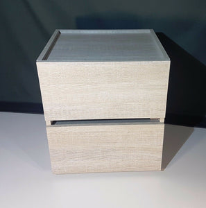 Comodino Design fin.legno a rilievo 2 cassetti+cassetto segreto push in betulla v4
